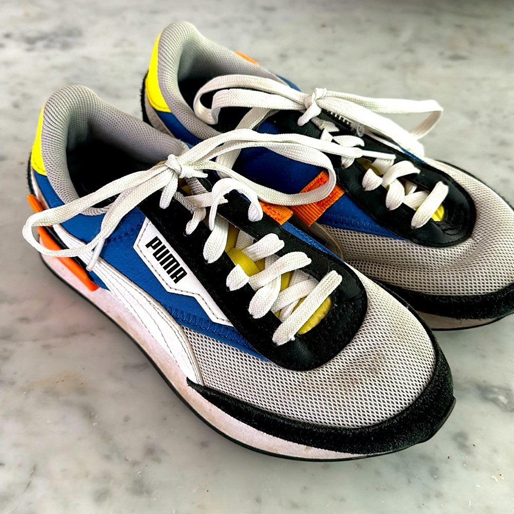 Boy’s Puma sneakers